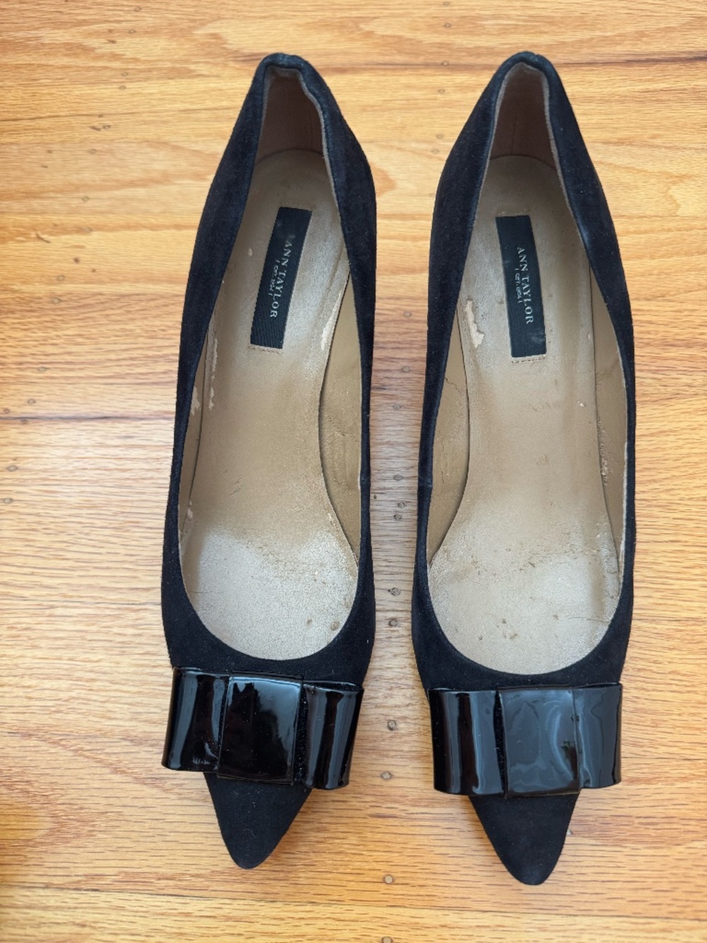 Ann Taylor Black Suede Pointed Toe Patent Bow Heels Pumps 8M